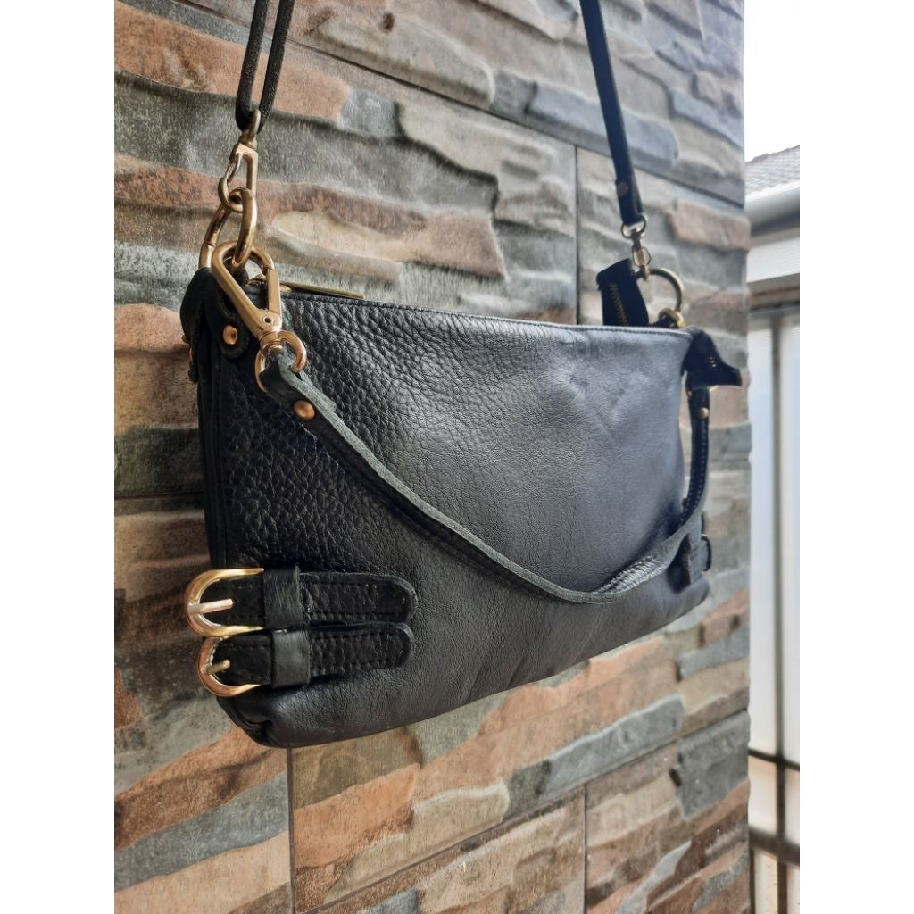 Sling Bag Hitam WHEREVER YOU GO