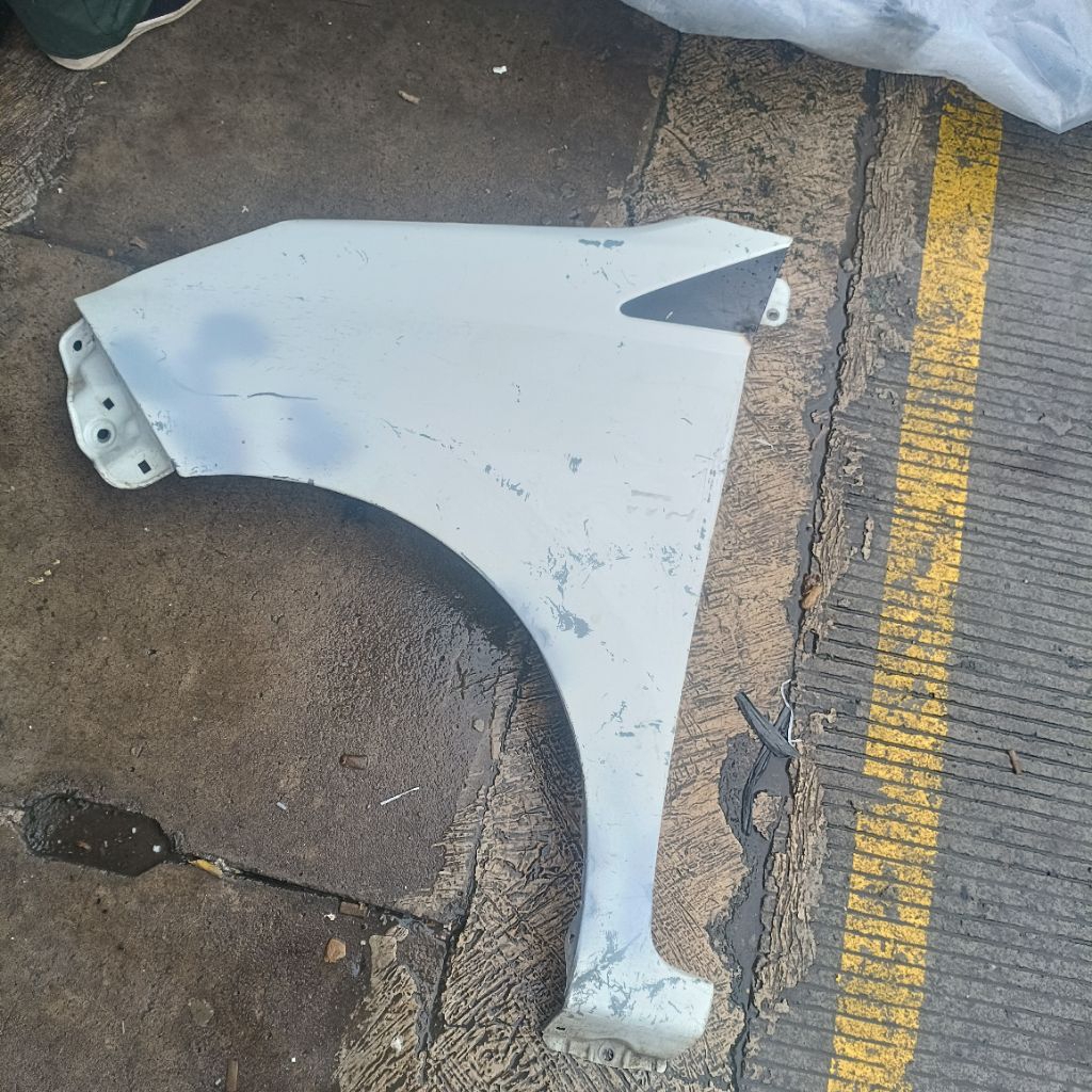 fender spakbor kiri calya/sigra ori bekas