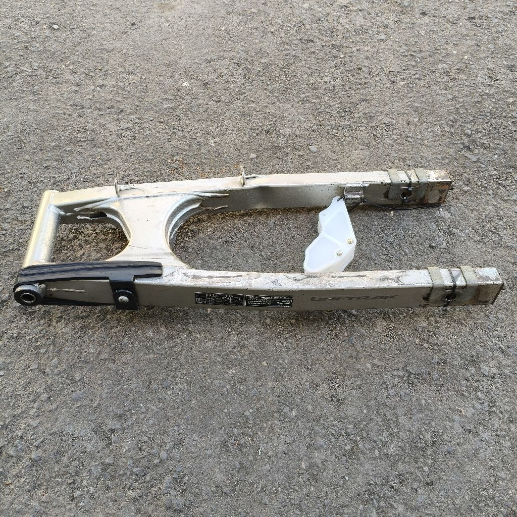 Swing arm KLX 150 Tipe G/BF Original (bekas) sudah disambung