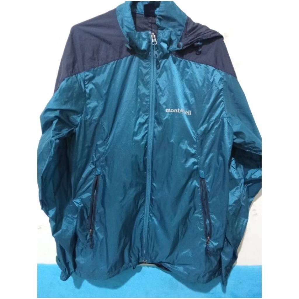 Jaket Montbell Ultralight tipis