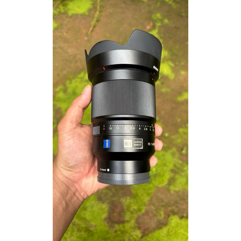 lensa zeiss 35mm f 1.4 sony