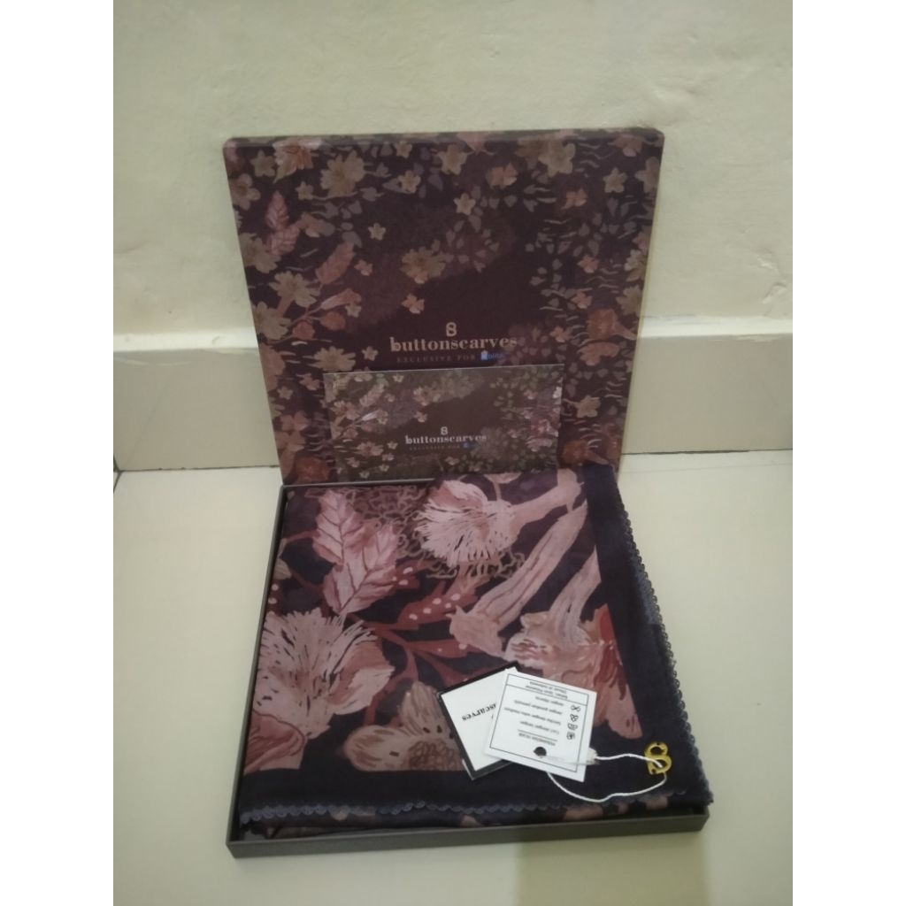 BUTTONSCARVES DAISY SERIES BURGUNDY NEW