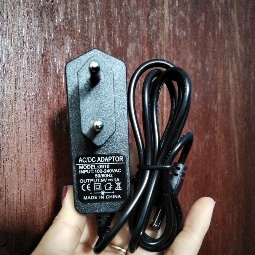 ADAPTOR 9V 1A ADAPTOR 9V 1A