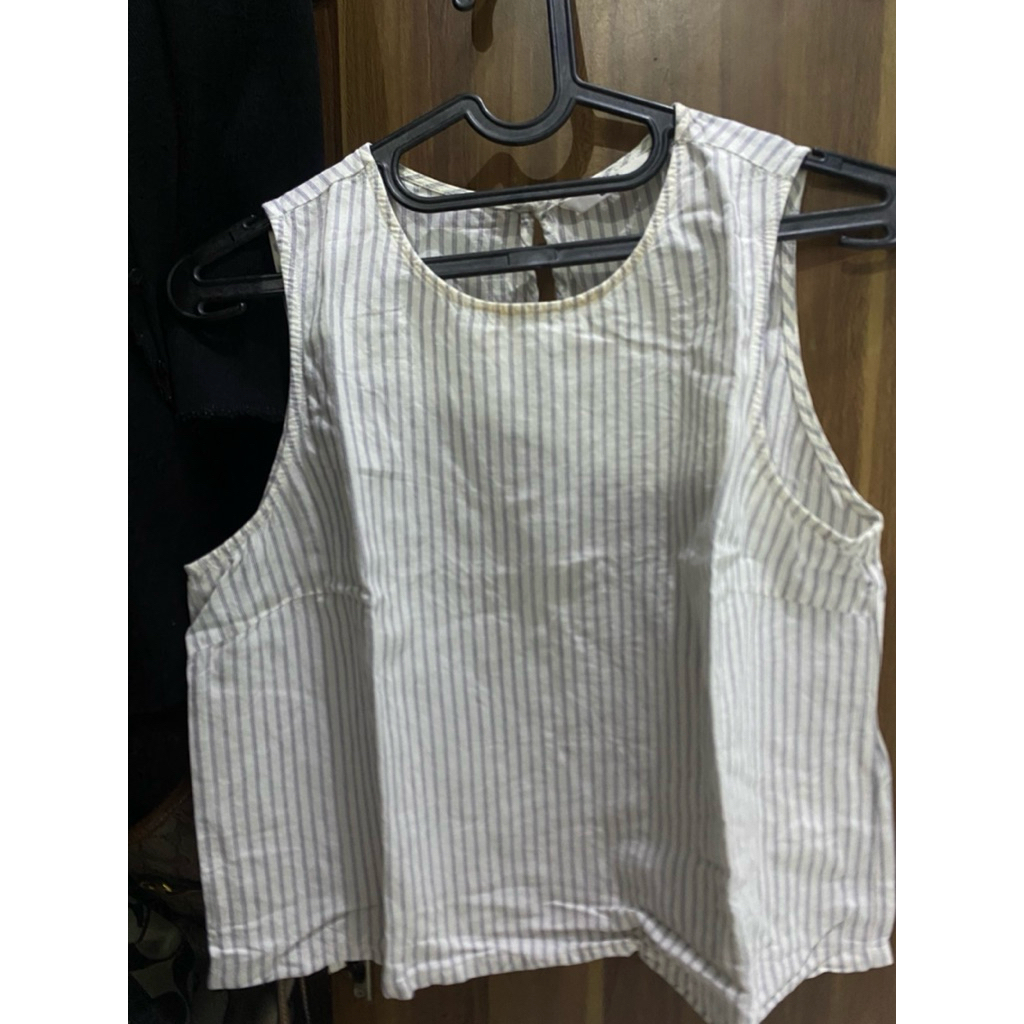 preloved sleeveless shirt