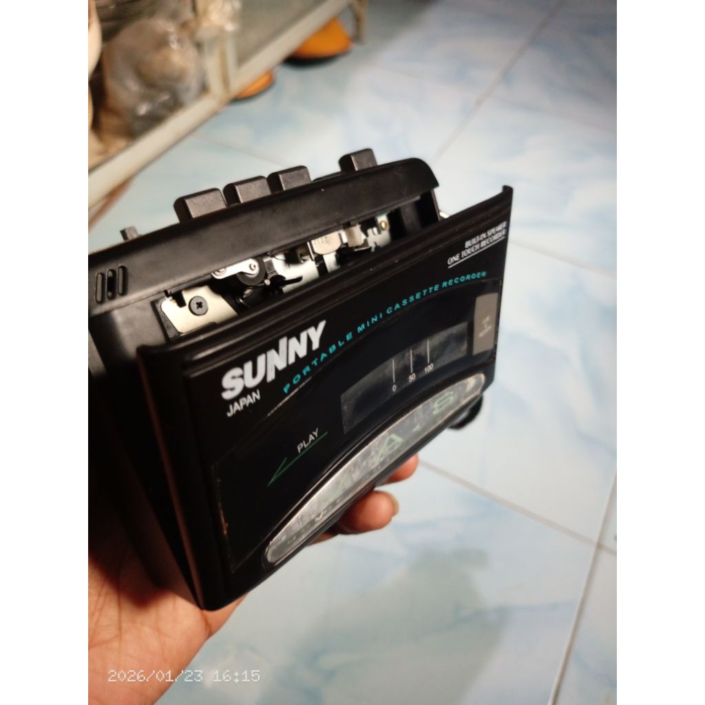 Walkman Sunny Hidup Baca Deskripsi