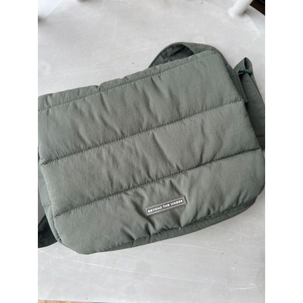 Preloved BTV Poofy Bag