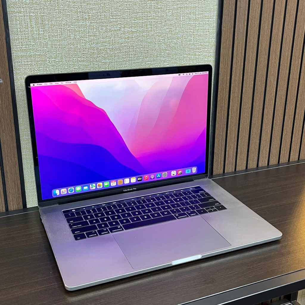 Macbook Pro 15" 2017 Intel Core i7 Touchbar Double VGA 16 GB 512 GB