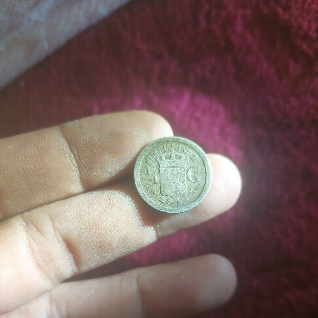 Koin perak tua 1/4 Gulden tahun 1913.