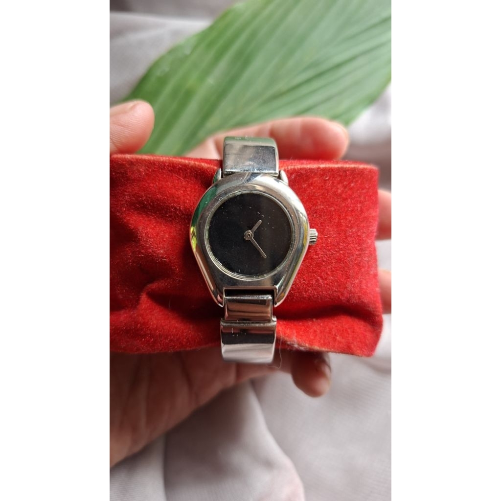 Jam Tangan Wanita Vintage.  Gc Buckle Belt Vintage Watches