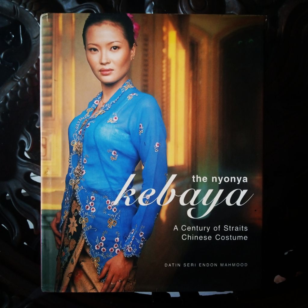 the nyonya KEBAYA. By. Datin Seri Endon Mahmood.