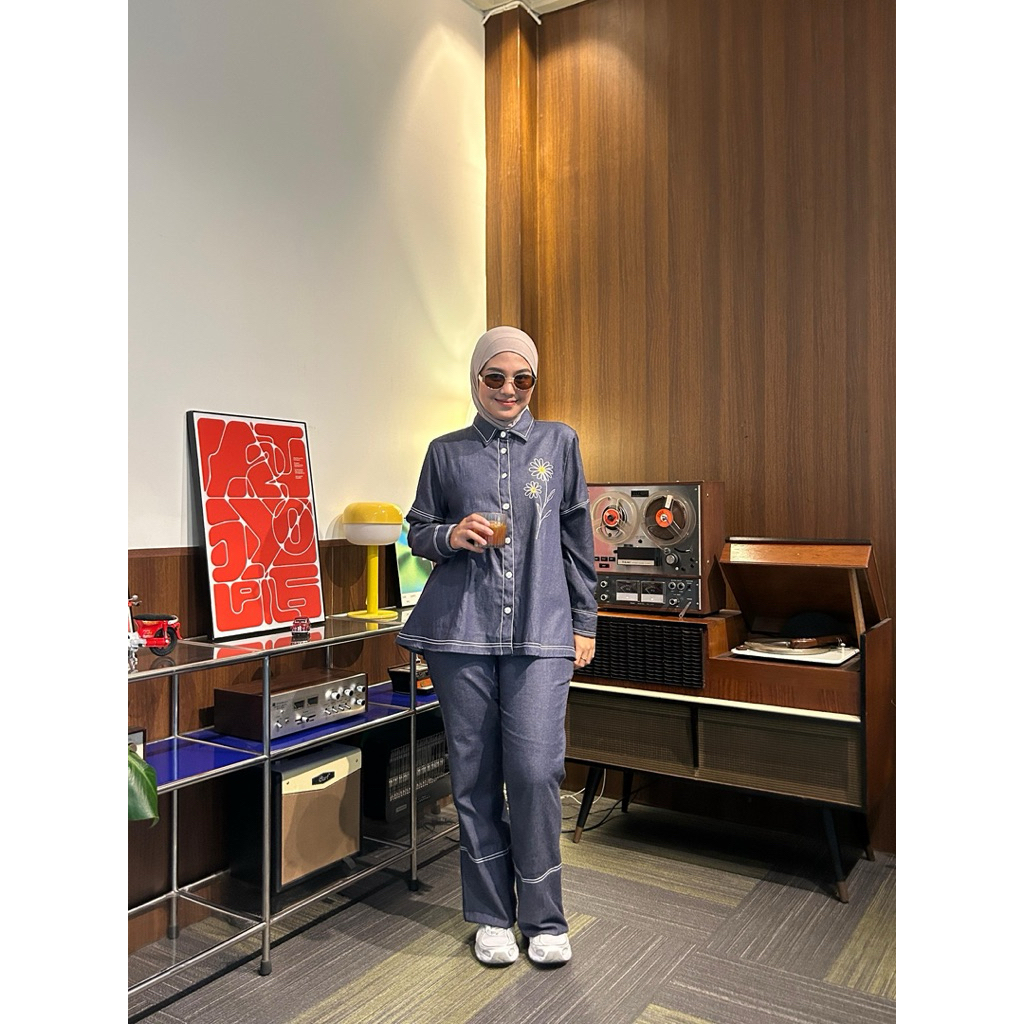 Kemeja Jeans  Bordir Bunga Camomile Wanita Dewasa – Lengan Panjang