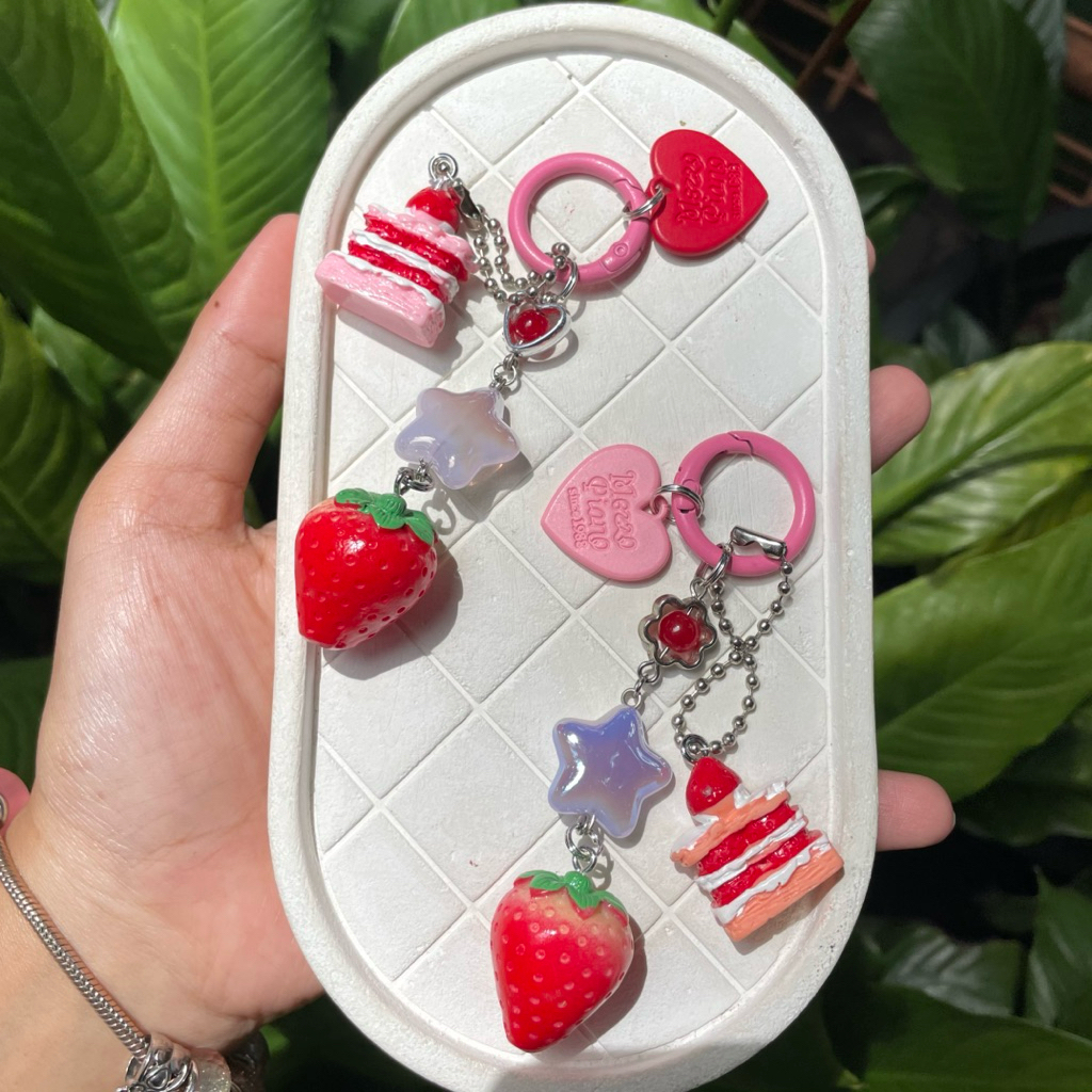 Strawberry shortcake charm | keychain | bagcharm | cute | cake | manik manik |
