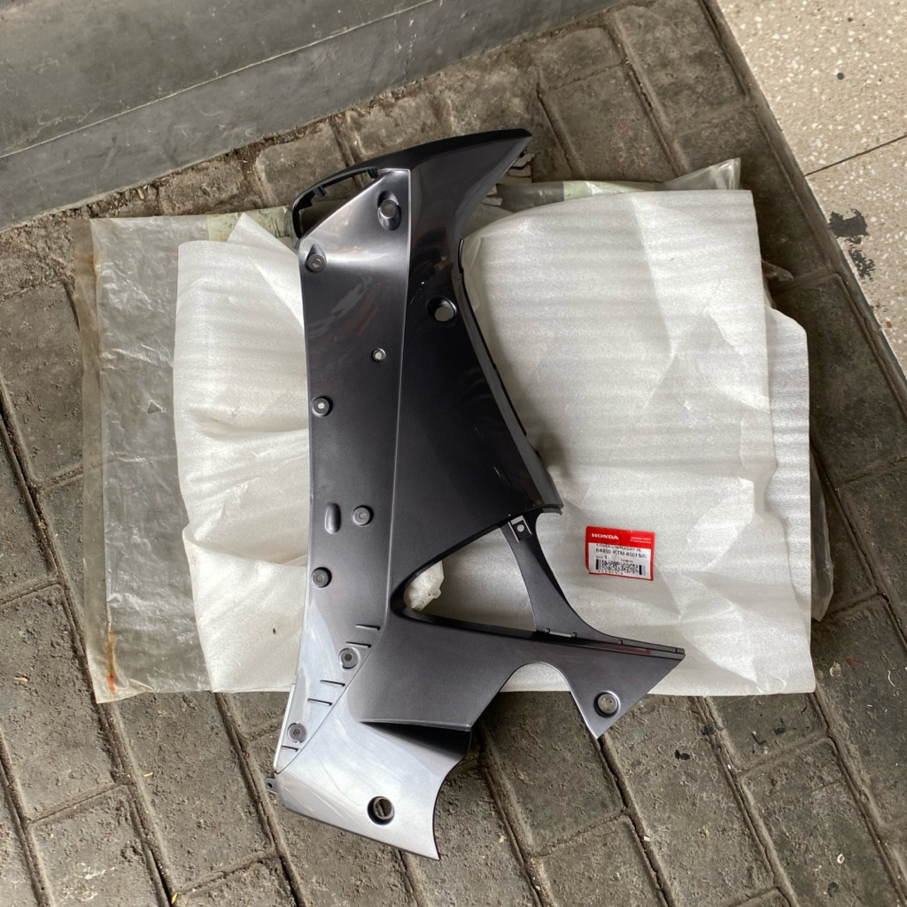 64450 KTM 850FMN COVER SAYAP DALAM KIRI HONDA SUPRA X125 LAMA ABU ABU METALLIC ORIGINAL AHM NOS