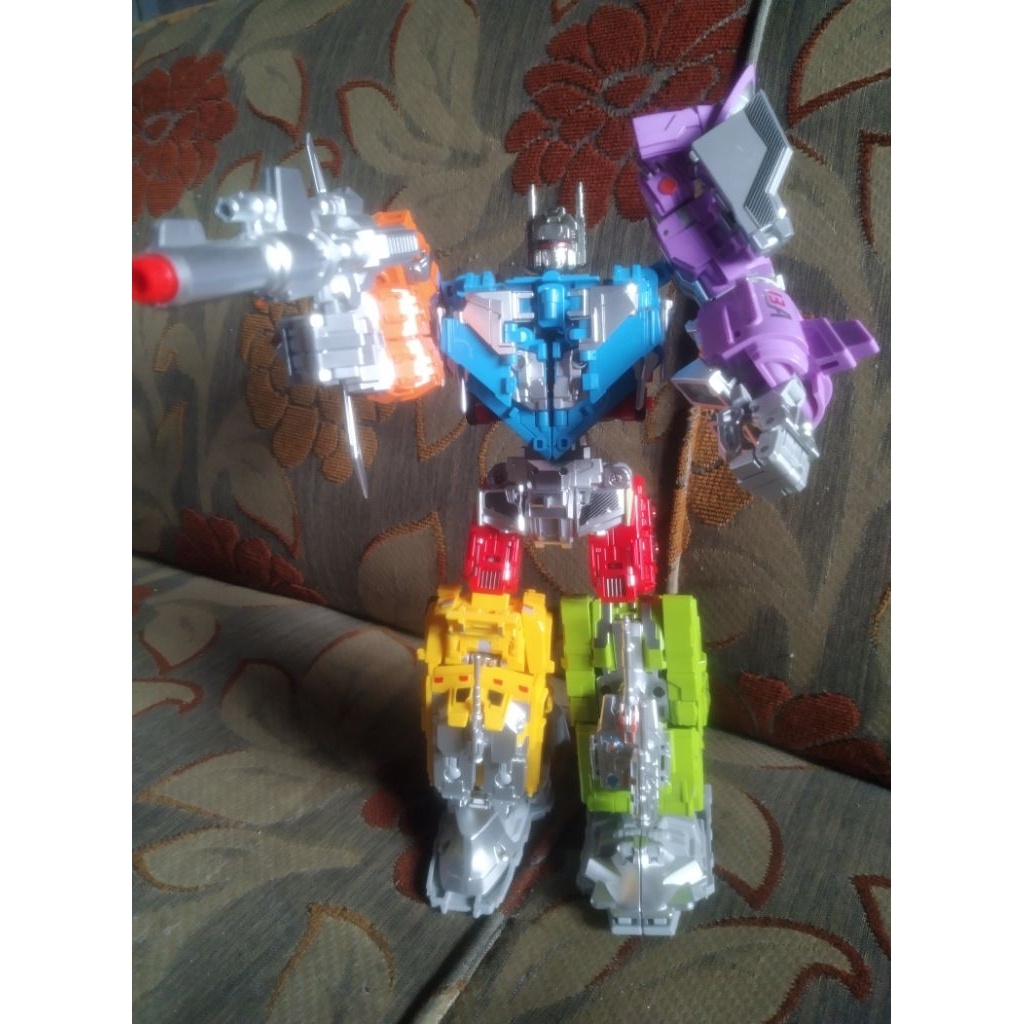 Transformers bruticus 7 in 1