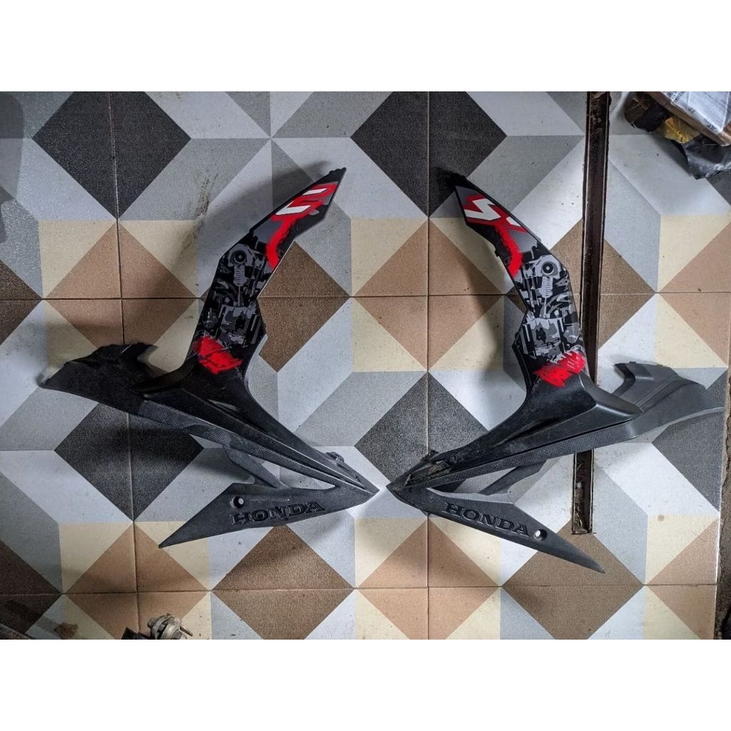 cover sayap depan samping sayap tebeng depan motor honda sonic 150 R original