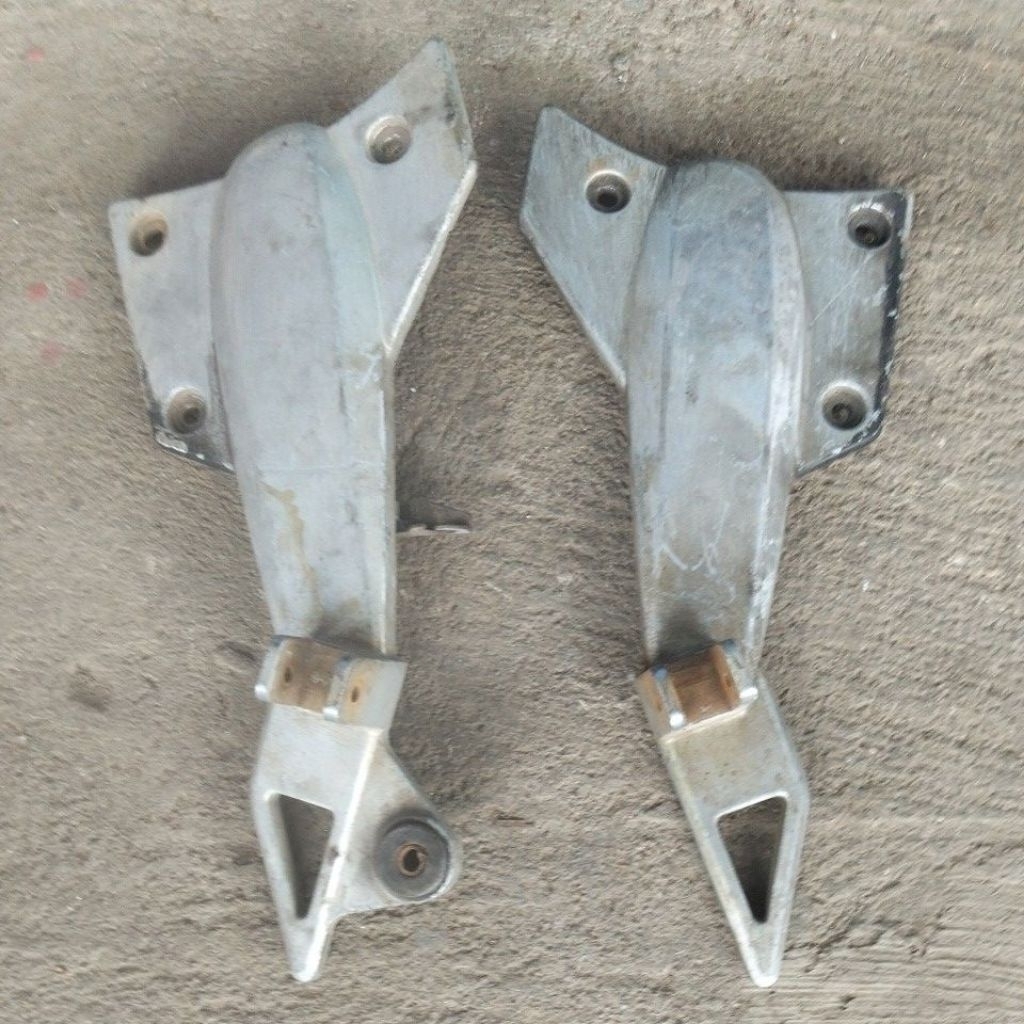 foot step belakang zx 130 bekas original