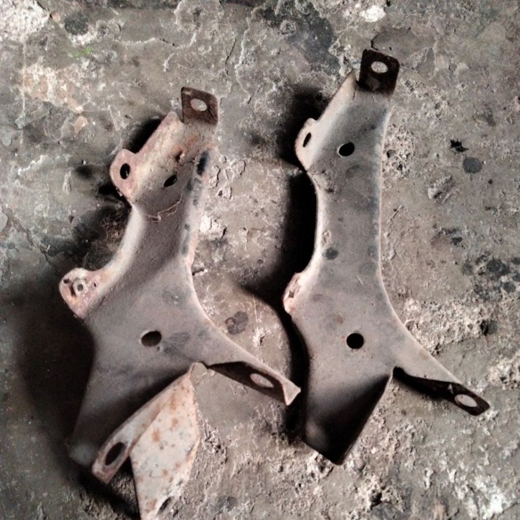 pangkon bemper depan kijang extra kijang super