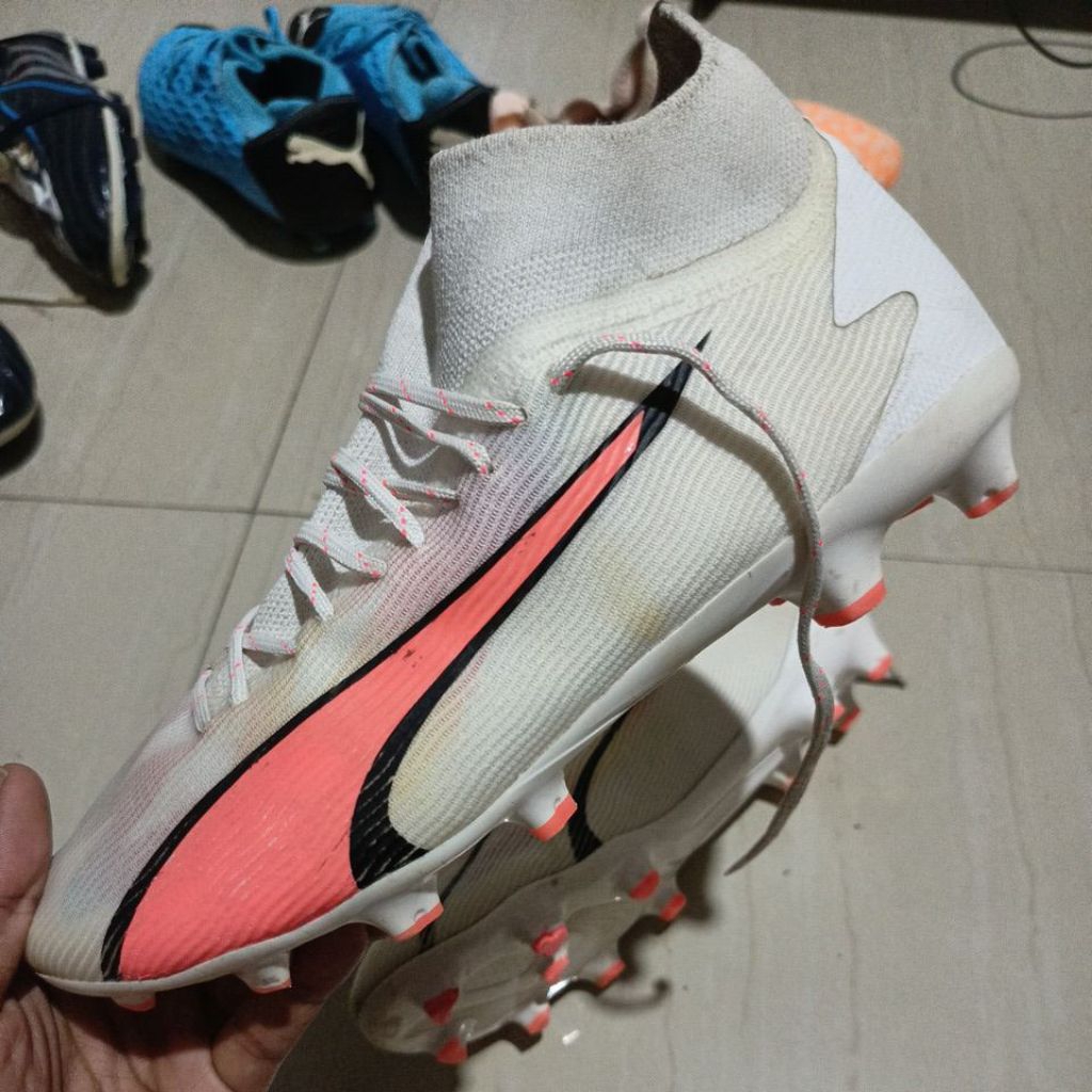 Sepatu bola Size 38/24 CM