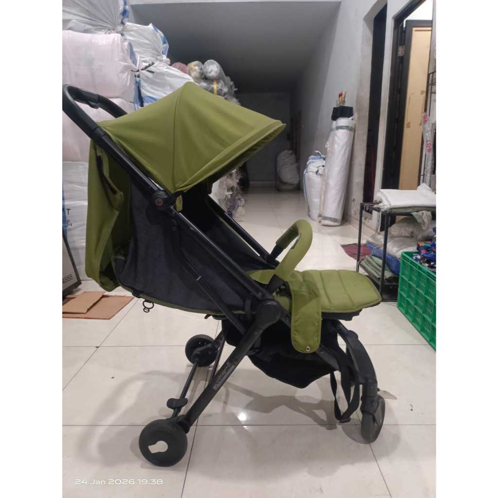stroller baby dorongan bayi seken kondisi 95% jarang pakai merk JUNIORS