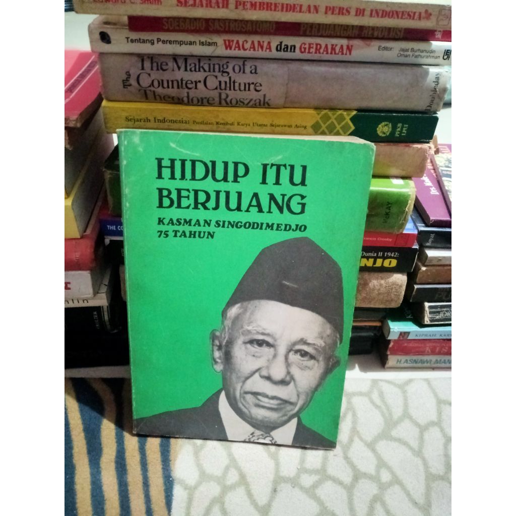 Hidup itu berjuang Kasman Singodimedjo 75 Tahun