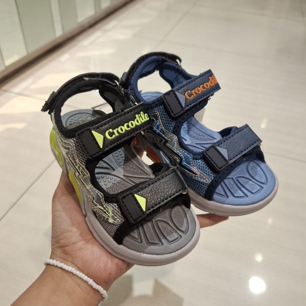 CROCODILE Sepatu sandal anak laki-laki ringan dan ada lampu size dari 24-30