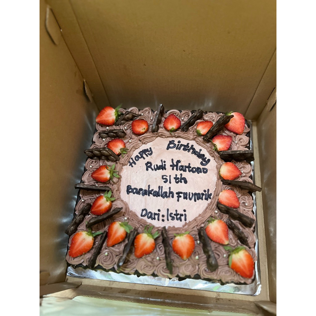 cake ulang tahun black forest /cake ulang tahun stroberi /cake ulang tahun coklat
