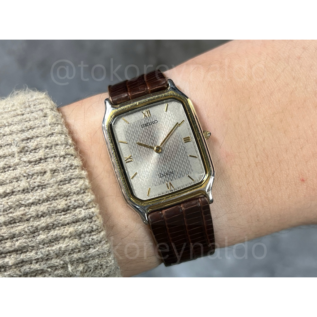 JAM TANGAN VINTAGE SEIKO DOLCE 5E30-5A00 SQUARE TWO TONE SILVER TEXTURE DIAL ROMAN INDEX LX1977
