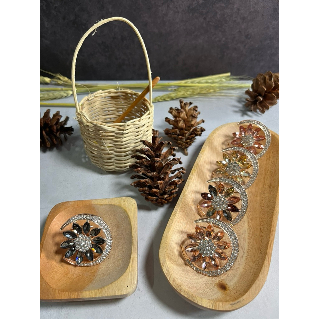 Bross Mewah. Bross Bulan Matahari. Bross Kebaya. Bross Elegan. Bross Permata