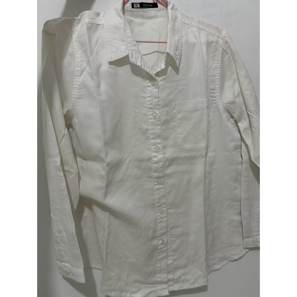 Kemeja Putih Geela