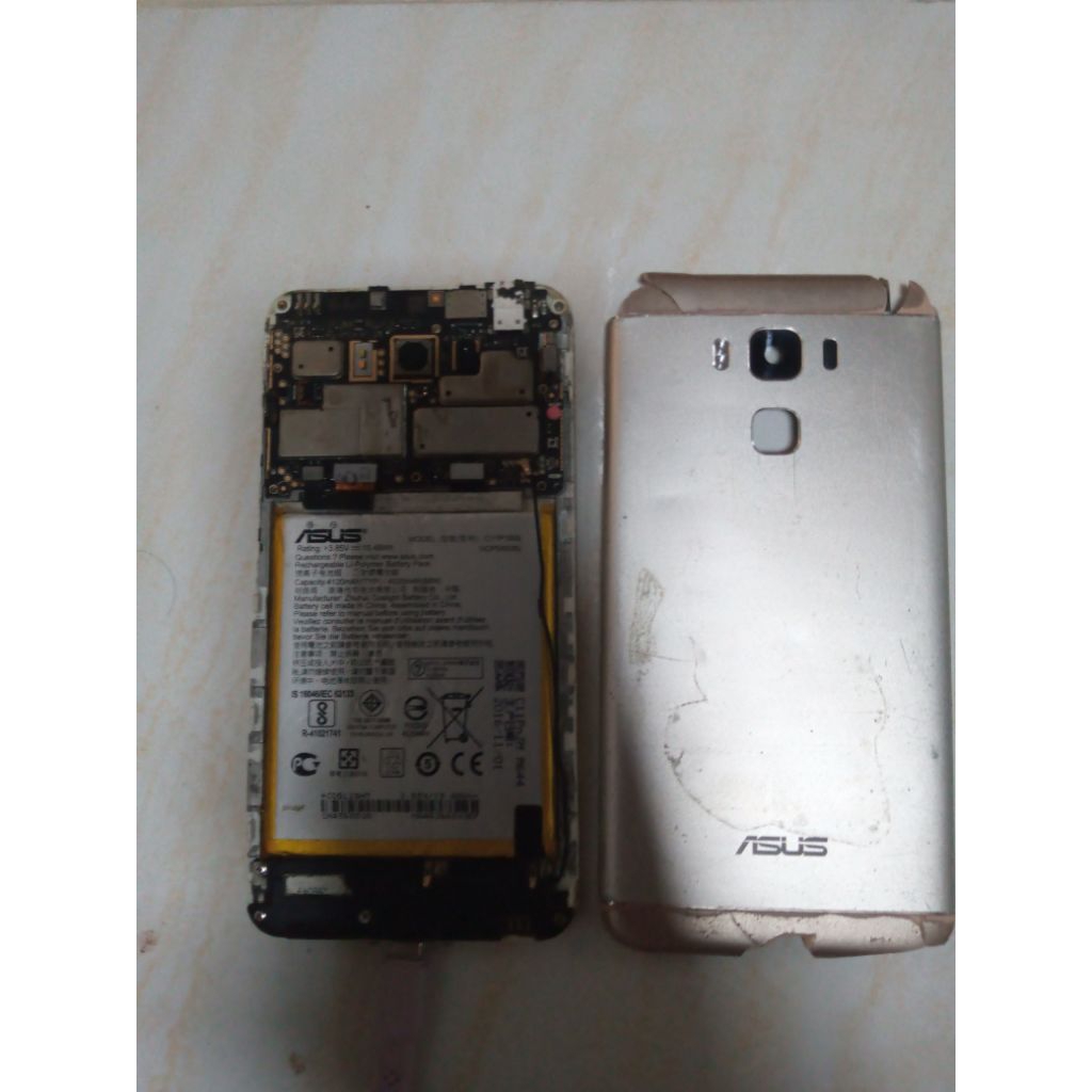 asus zenfone 3 max.  normal minus lcd