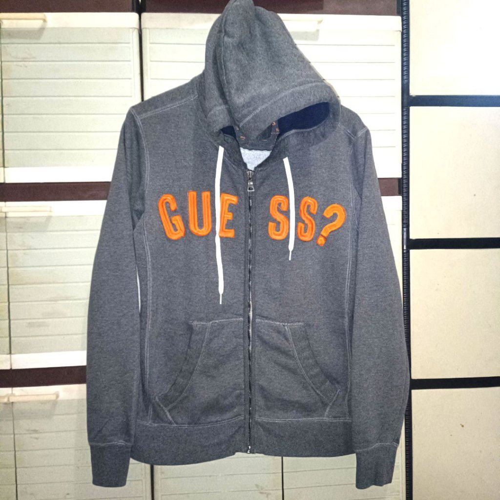 Hoodie Zipper 'STM' dari GUESS