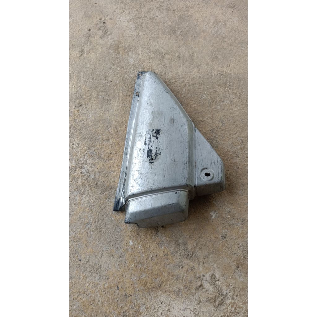 Tepong Tutup aki dop aki box aki sebelah kiri honda cg100n cg 100 n cb100n originall