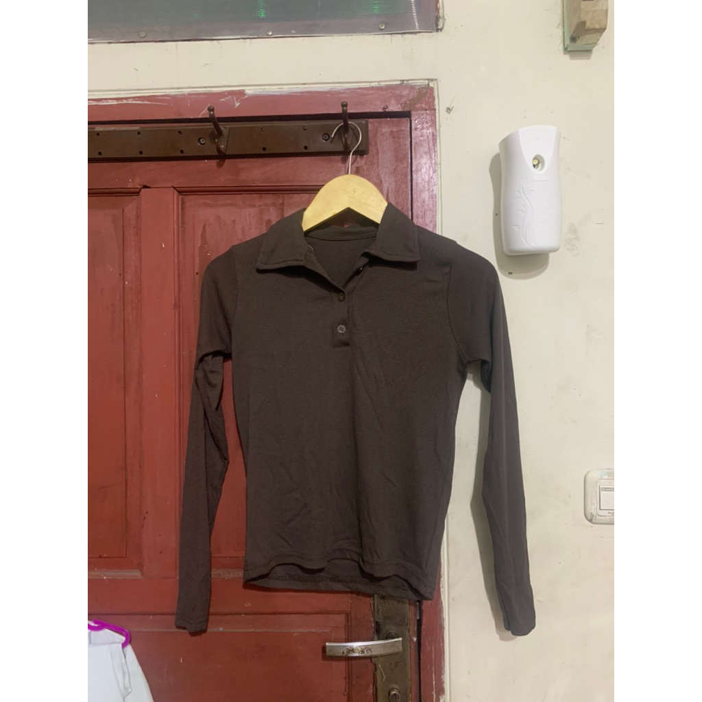 Atasan Wanita Lengan Panjang Kerah Polo | Kaos Rib Stretch Coklat | Preloved Mulus