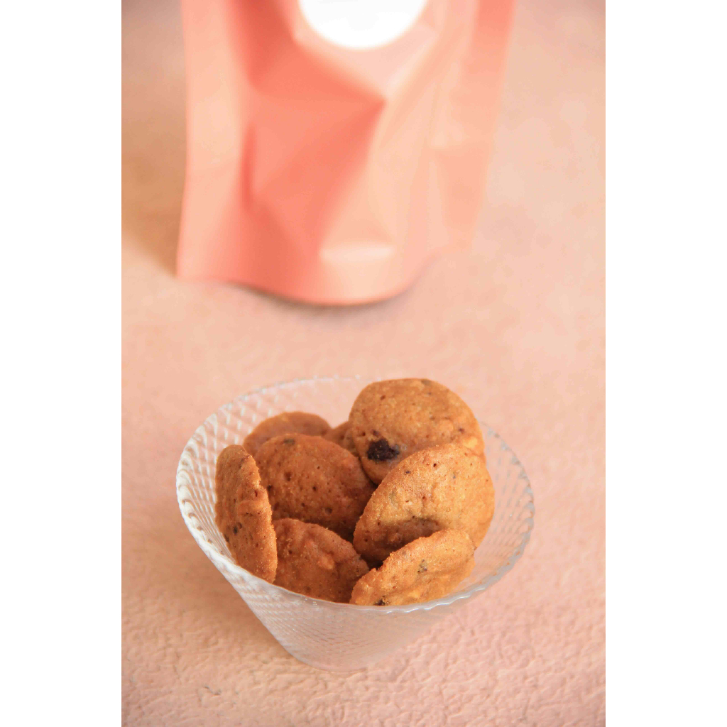 Roasted Cashew Cookies (Crunchy cookies dengan Chocolate Chip & Roasted Cashew)