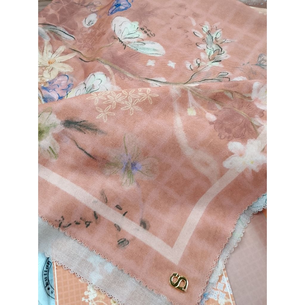 Button scarves Sofya square spice