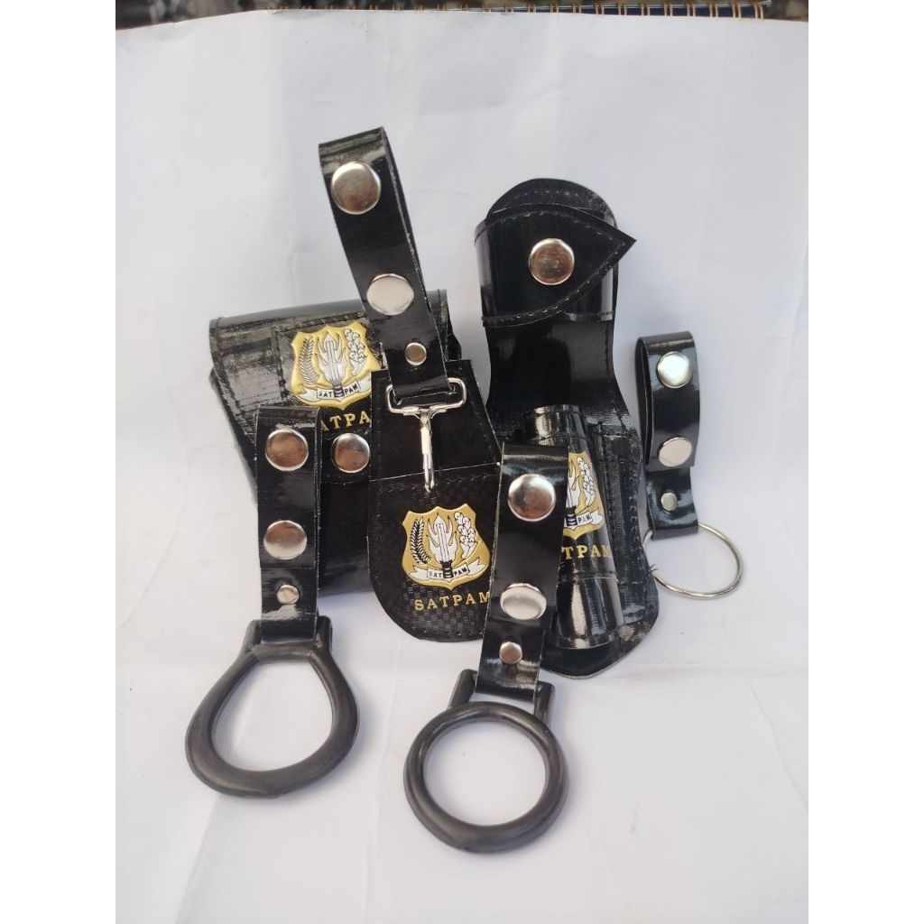 PAKET ATRIBUT SATPAM LOGO KUNING : SARUNG PENTUNGAN, SARUNG BORGOL, GANTUNGAN LALIN & TONGKAT, GANTU