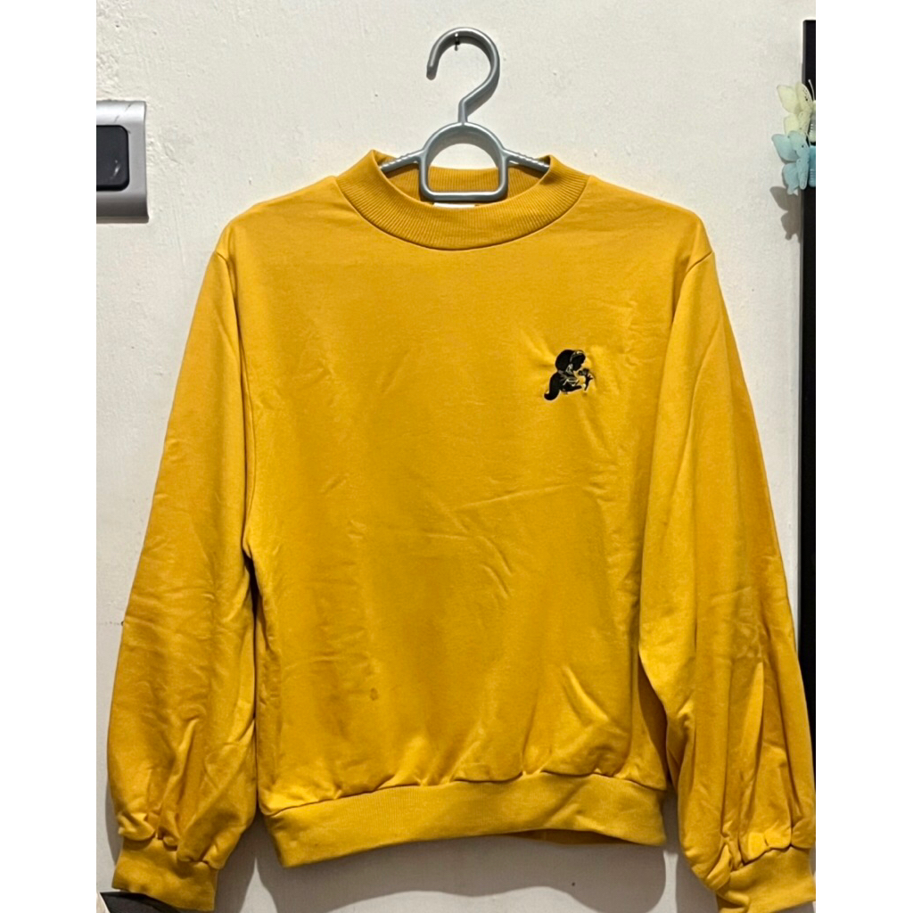 Sweater Disney Nevada Orginal Warna mustard - Prelove Like new