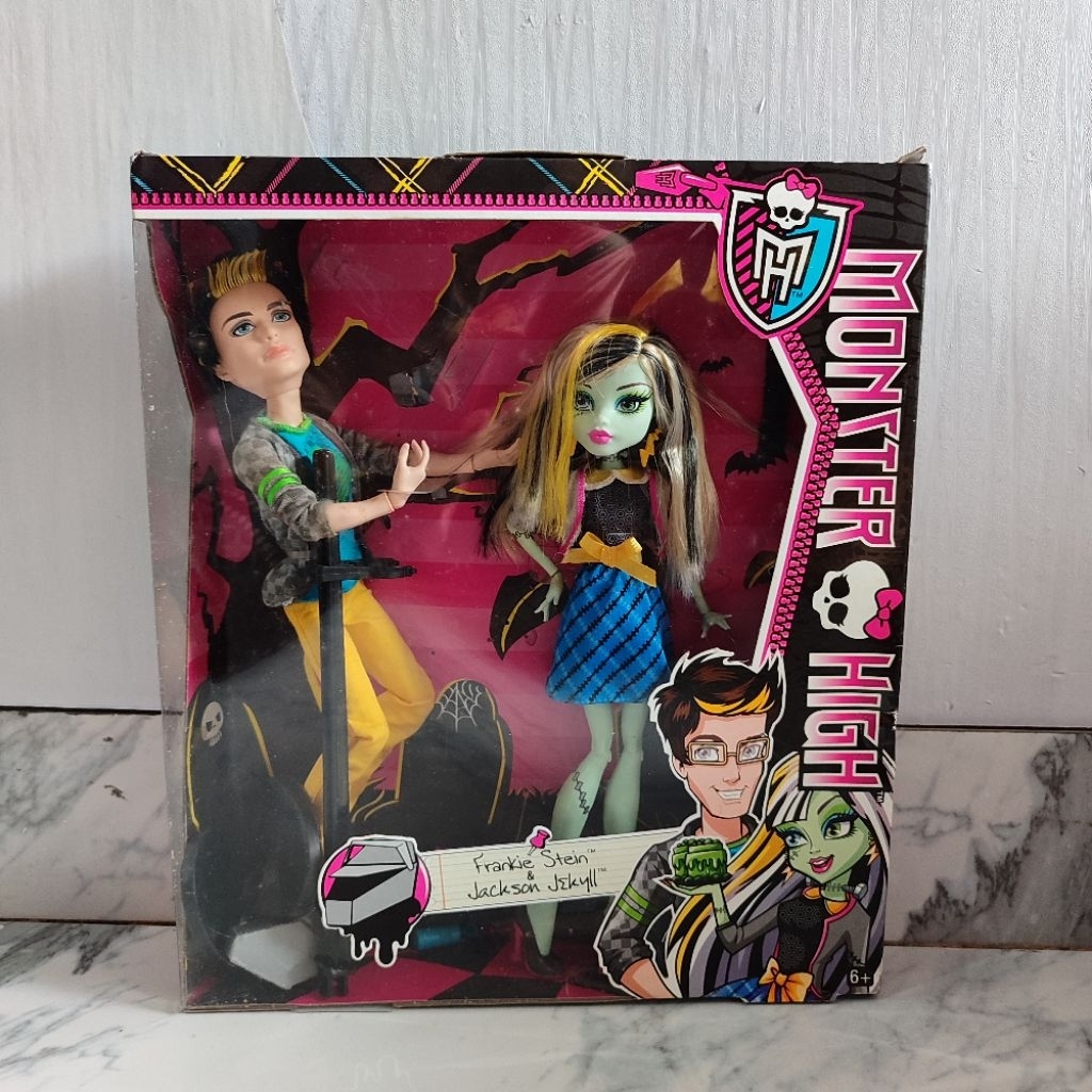 Monster High Picnic Casket Frankie and Jackson