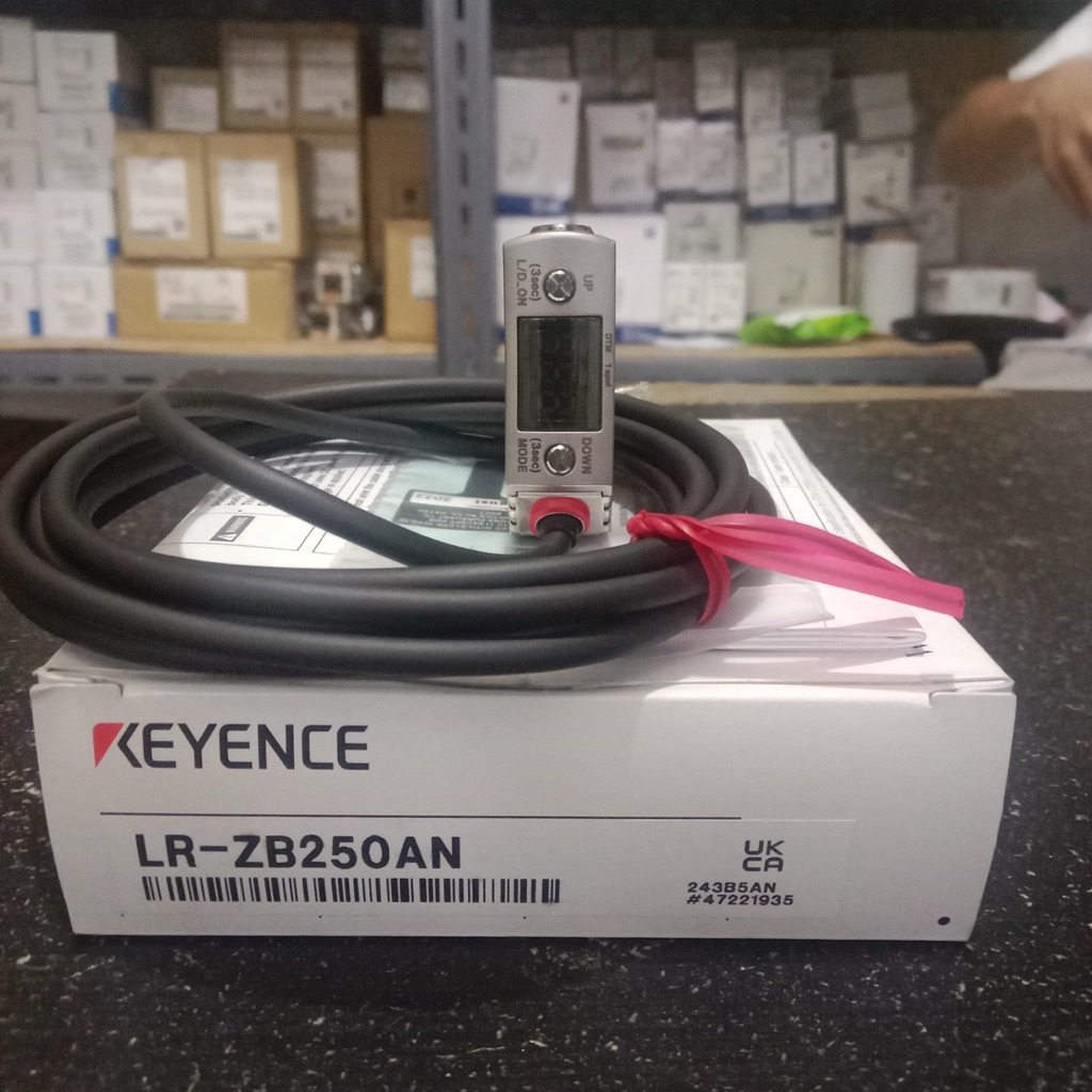 Keyence LR-ZB250AN sensor original