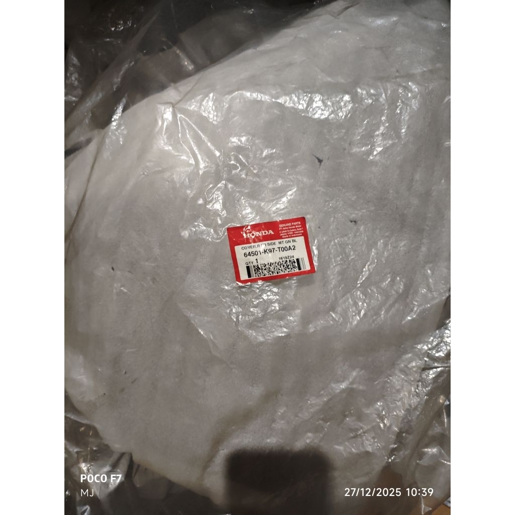 64501K97T00A2 / COVER FRONT SIDE KANAN / SAYAP KANAN PCX 150 K97
