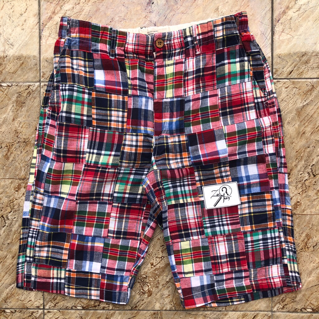 CELANA PENDEK RILEKS MOTIF ATTENTION 16