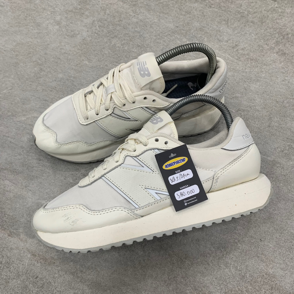 New Balance 237 Off White