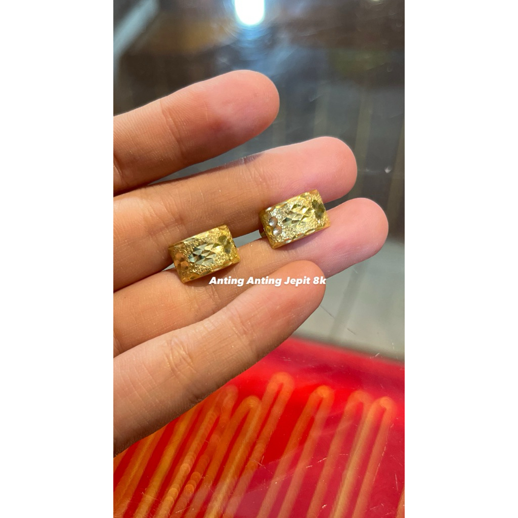 Anting Anting Emas Asli Model Jepit Ukir 8k 375