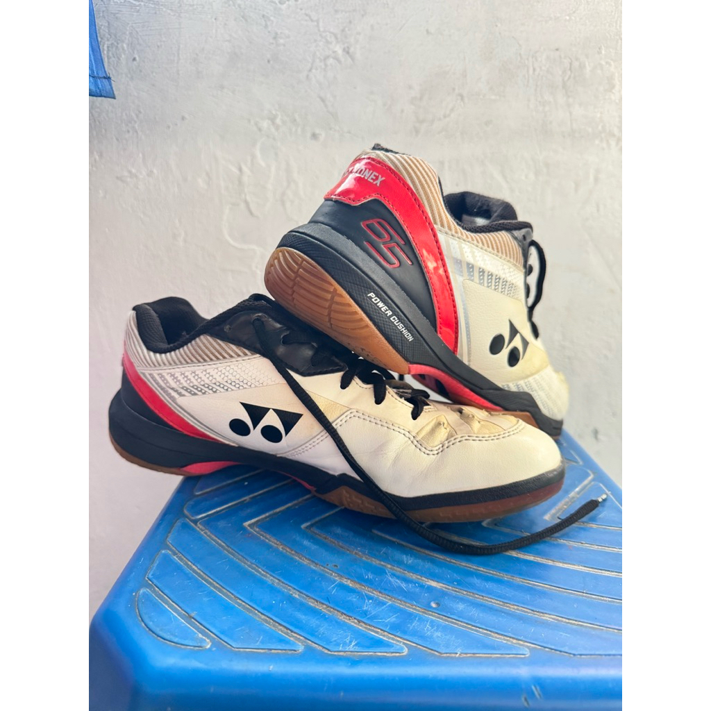Sepatu Yonex SHB65 40