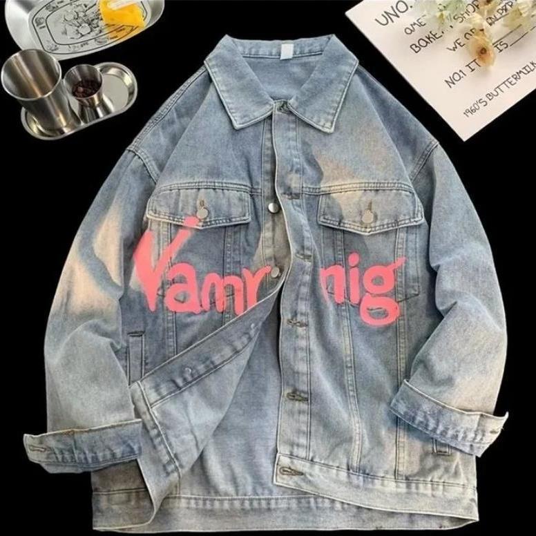 New Deals Jaket Denim Wanita Dengan Pola Tulisan Kekinian / Jaket Denim Wanita Dengan Gaya Modern /