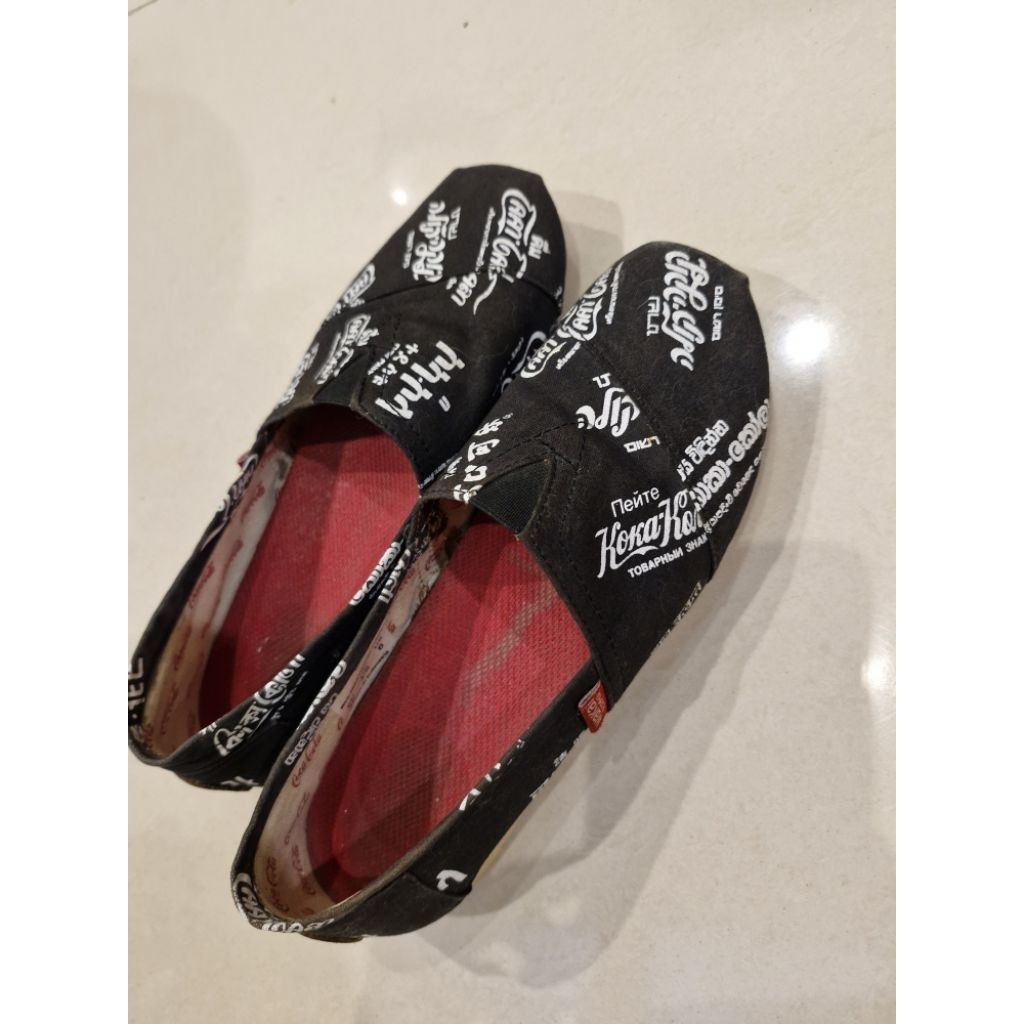 preloved sepatu wanita wakai x coca cola