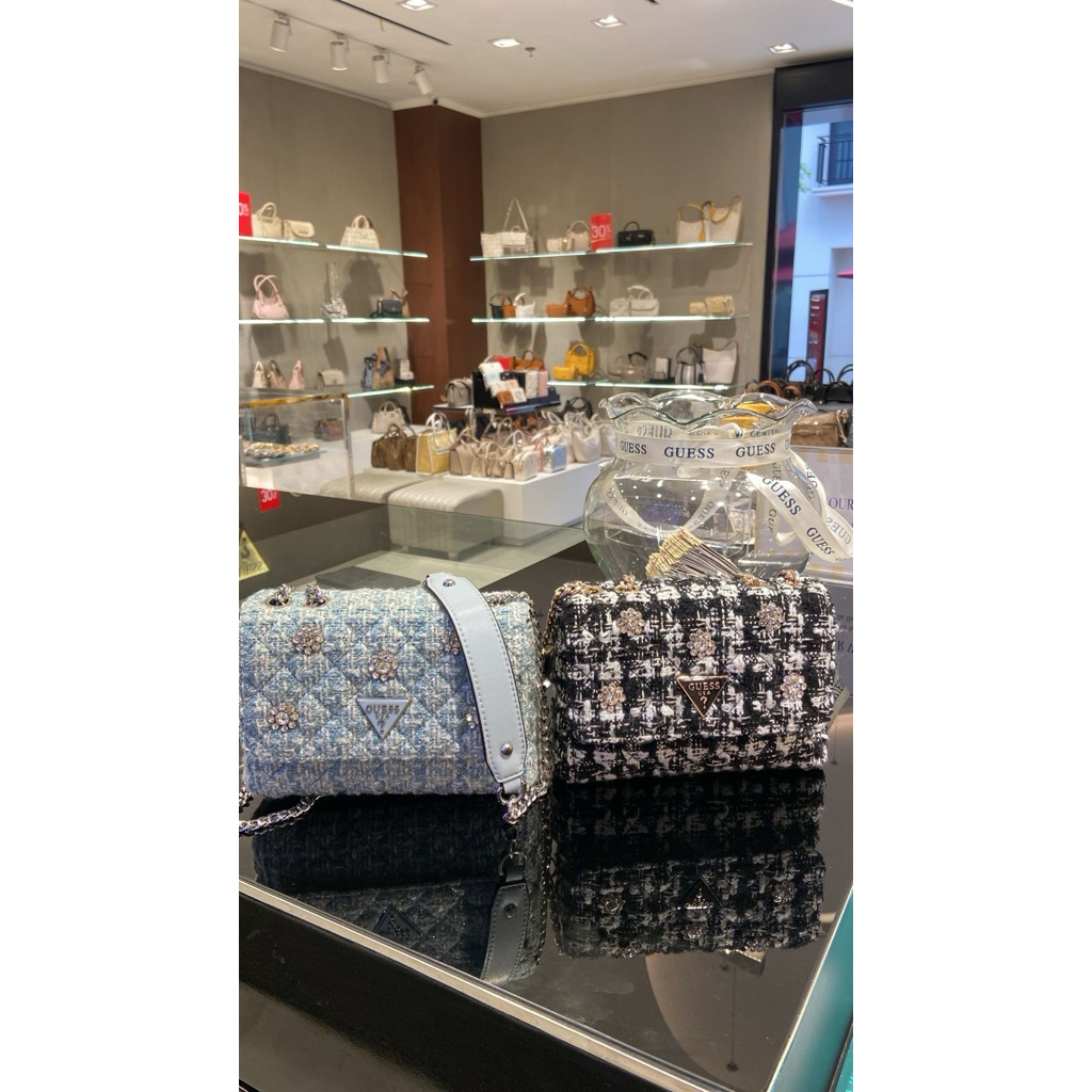 EVERLEE MINI CONVERTIBLE CROSSBODY FLAPP - TAS GUESS ORIGINAL WANITA