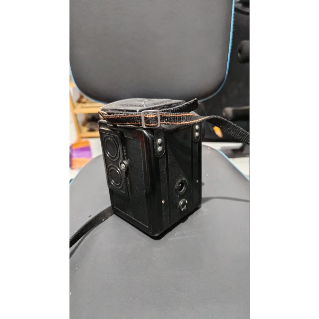 kamera TLR jadul antik buat pajangan