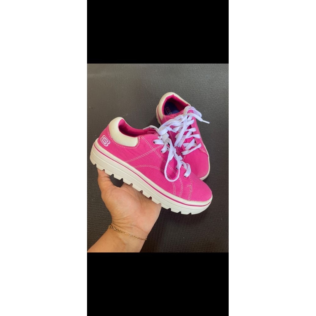 Skechers size 35