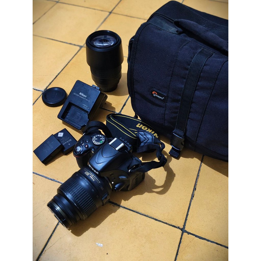 Nikon D5100 Lensa Kit AFS Nikkor 18 - 55mm + Lensa Tele AF Nikkor 70 - 300mm (BACA DESKRIPSI)